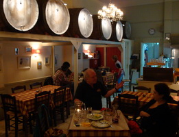 petalo taverna, kypselis, greece