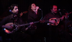 Babis Tsertos, Nadia Karagianni and Basilis Grigoris performing at Misikleous in the Plaka