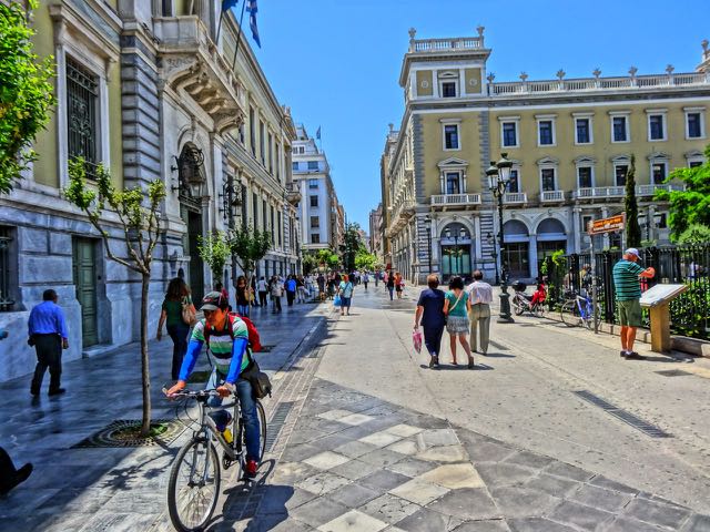 Athens banks on Kotzia Square