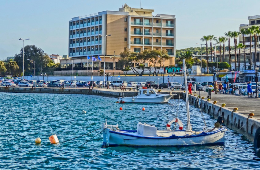 Rafina, Avra Hotel