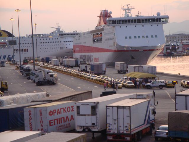 Ferries to Crete in Pireaus