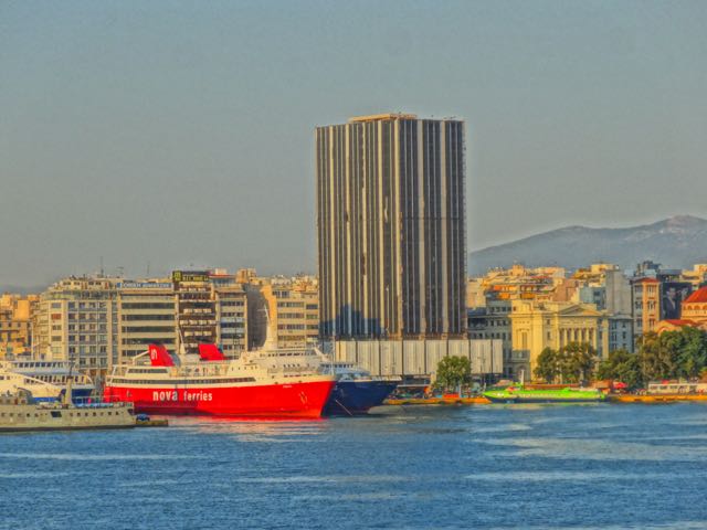 Pireaus, Saronic ferries