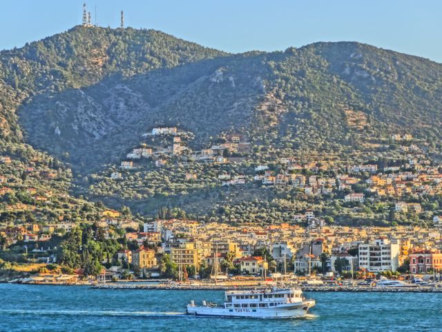 Lesvos-Avalik ferry